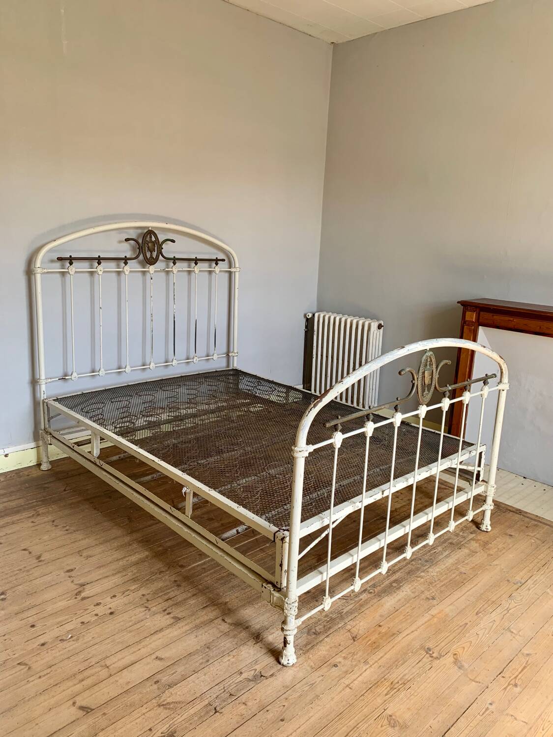 Wrought iron bed