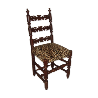 Chaise ancienne recouverte tissus léopard