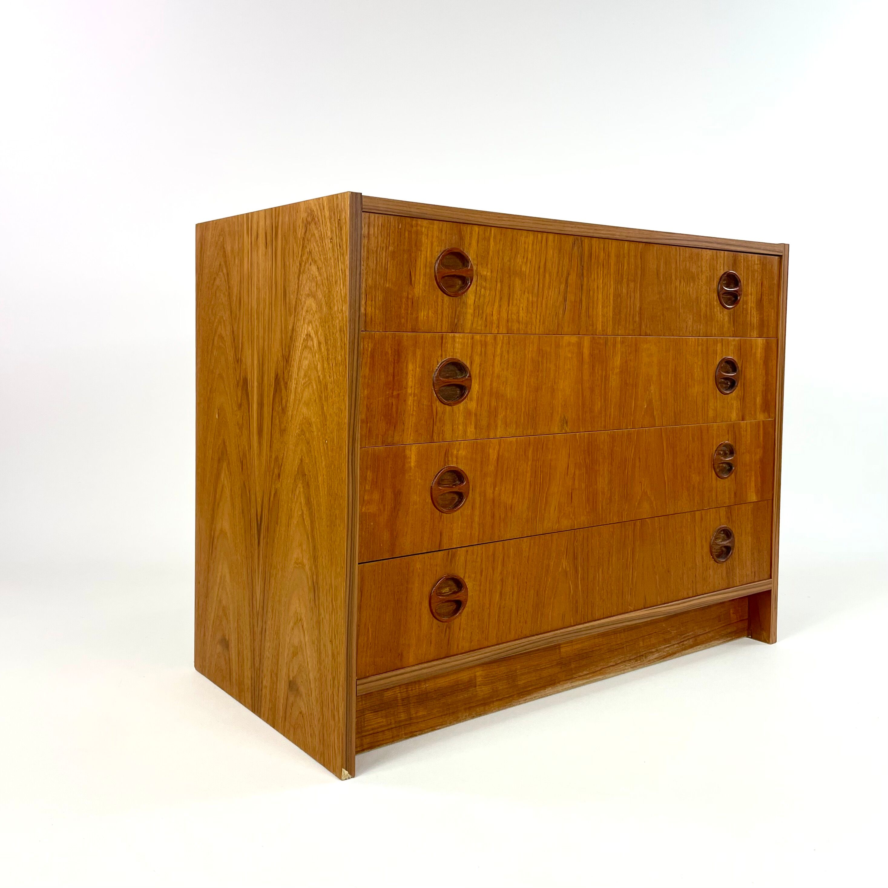 Vintage chest of drawers