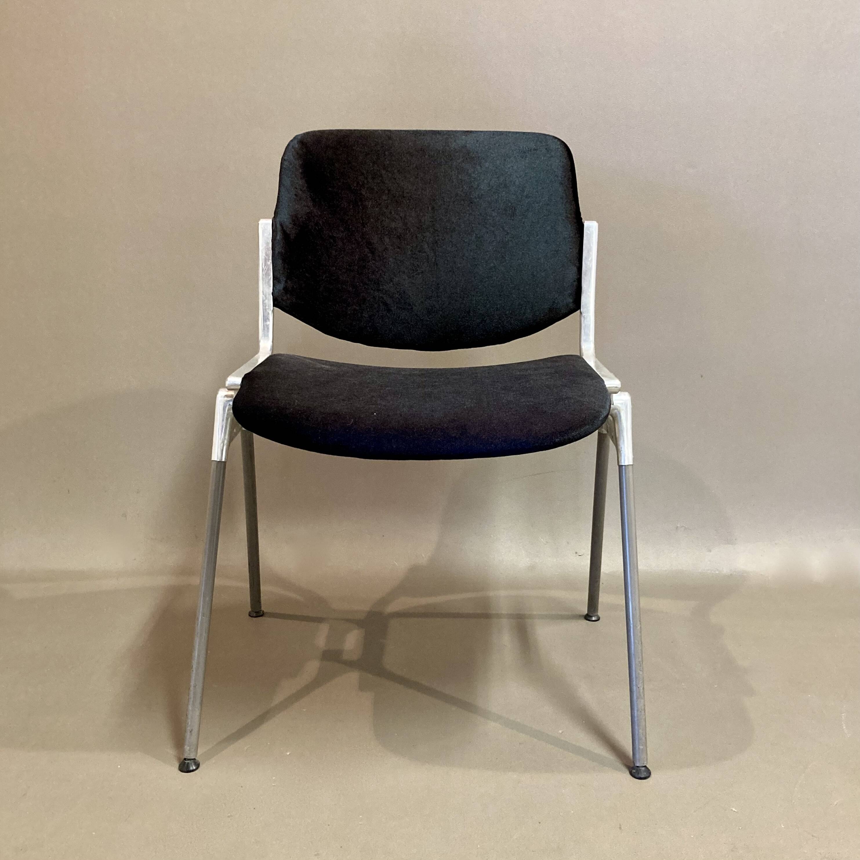 Set of 6 "GIANCARLO PIRETTI" chairs.