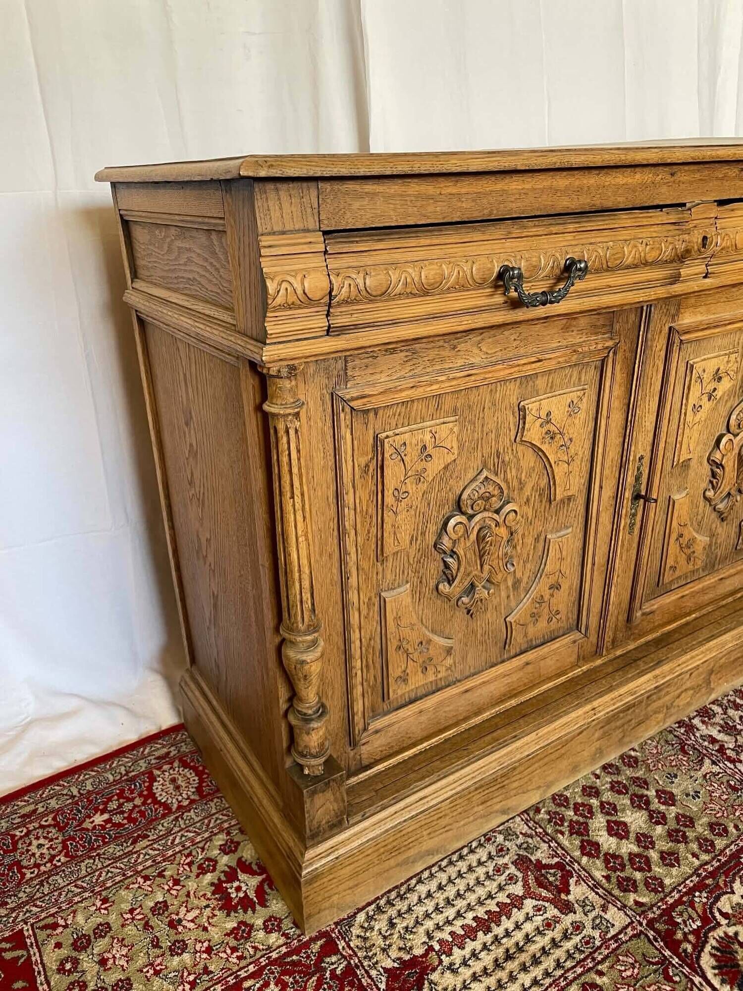 Antique carved oak sideboard – Late 19th century