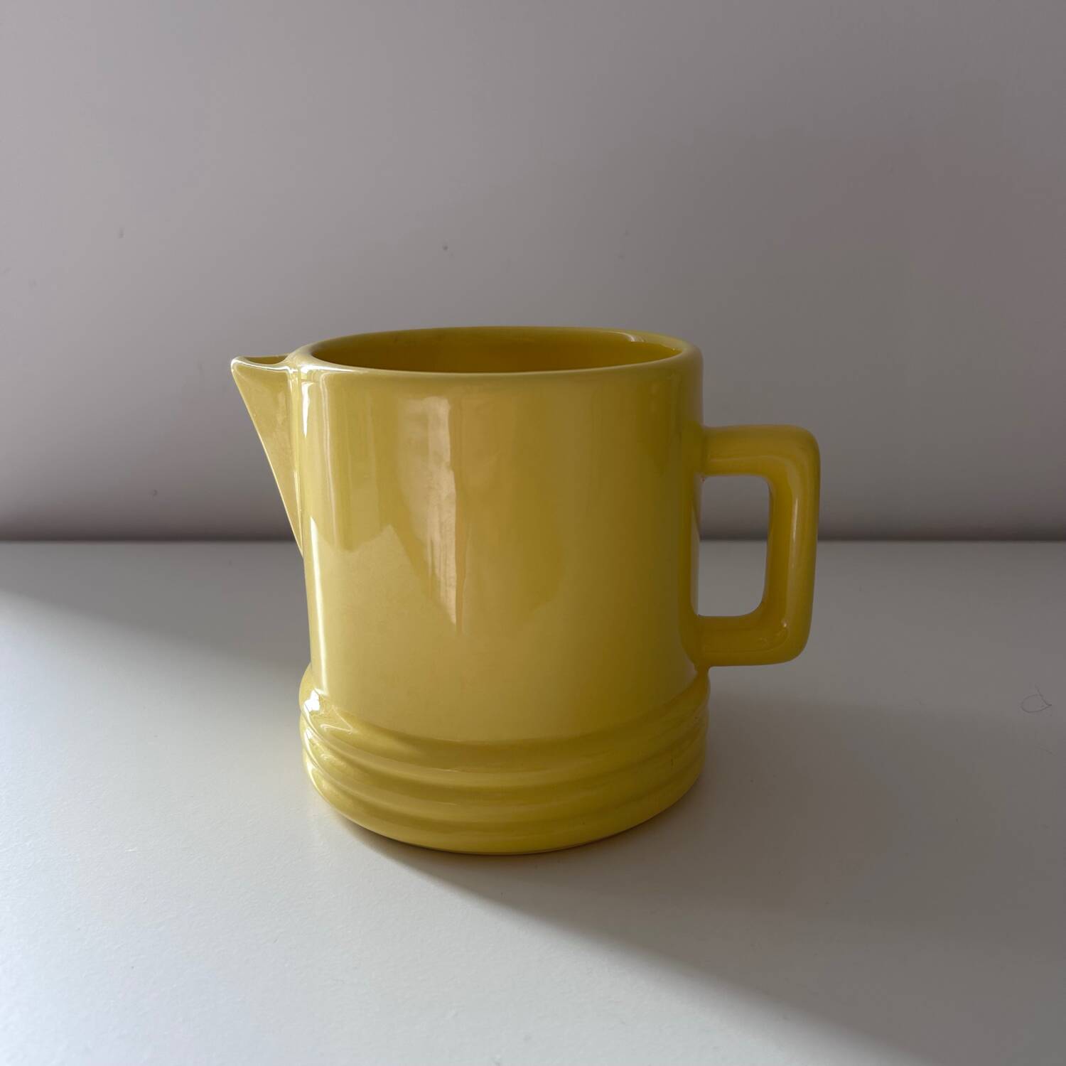 Pichet rétro jaune