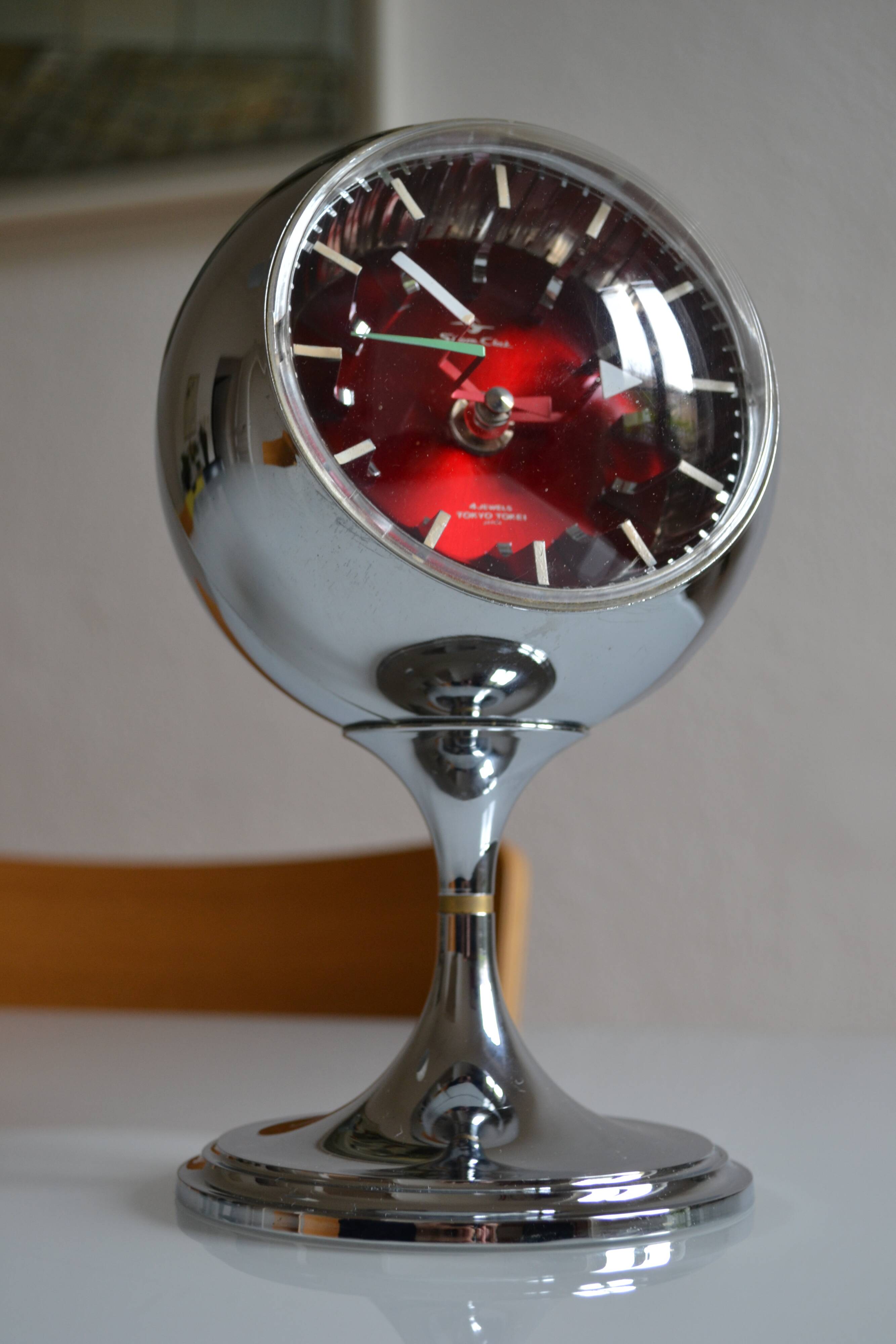 Tokyo Tokei 4 jewels vintage space age japan clock 1970 tulip foot