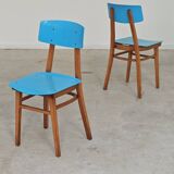 Pair of wooden and plastic chairs Ton Bystrice Thonet