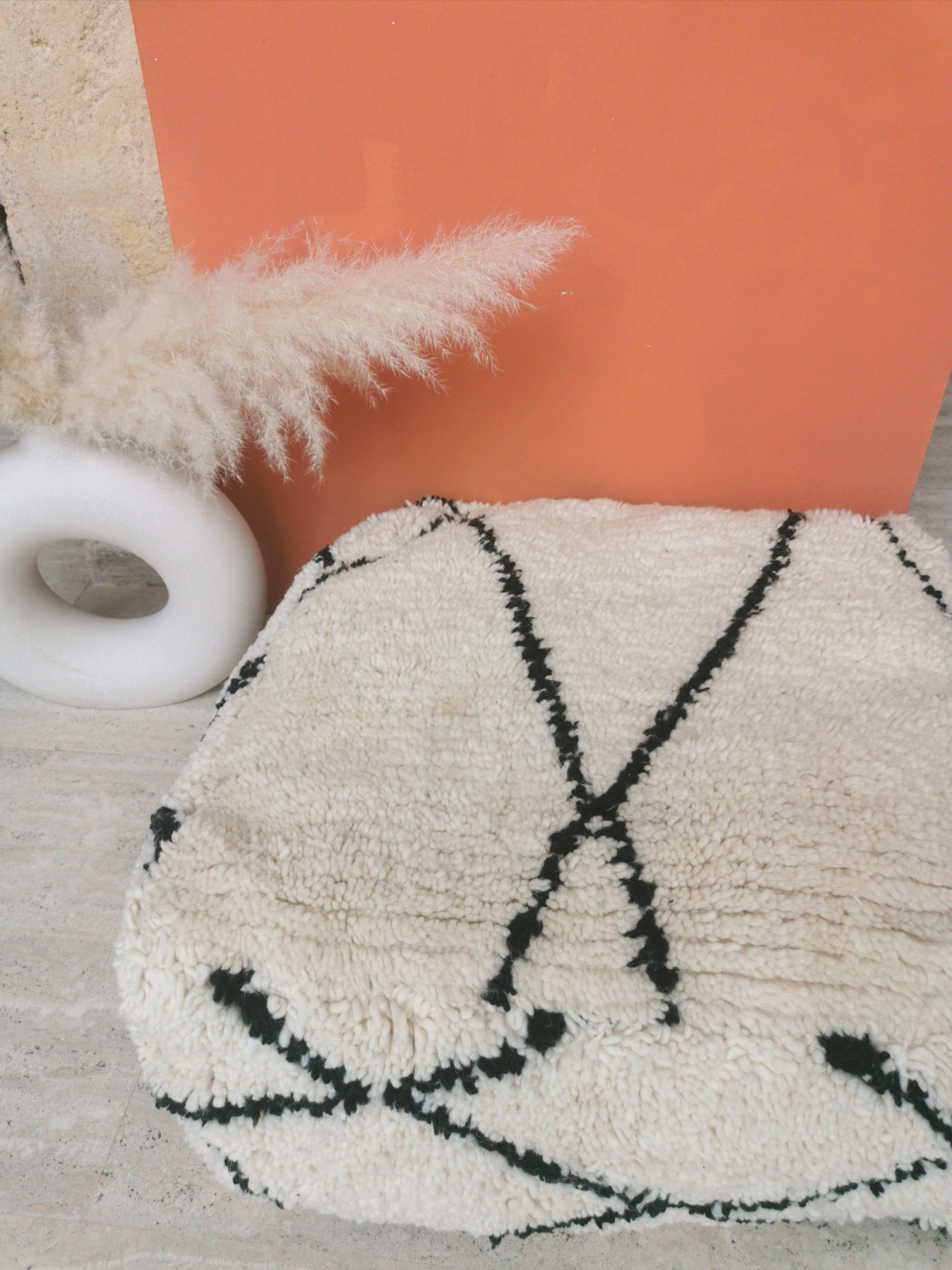 Berber pouf cover béni ouarain 100% white wool with diamonds