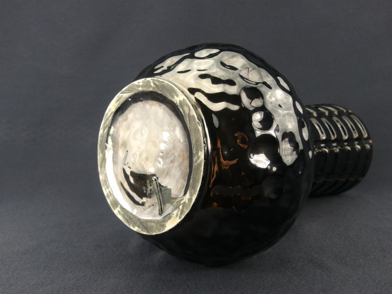 The Foulon, vase with iridescent black cover