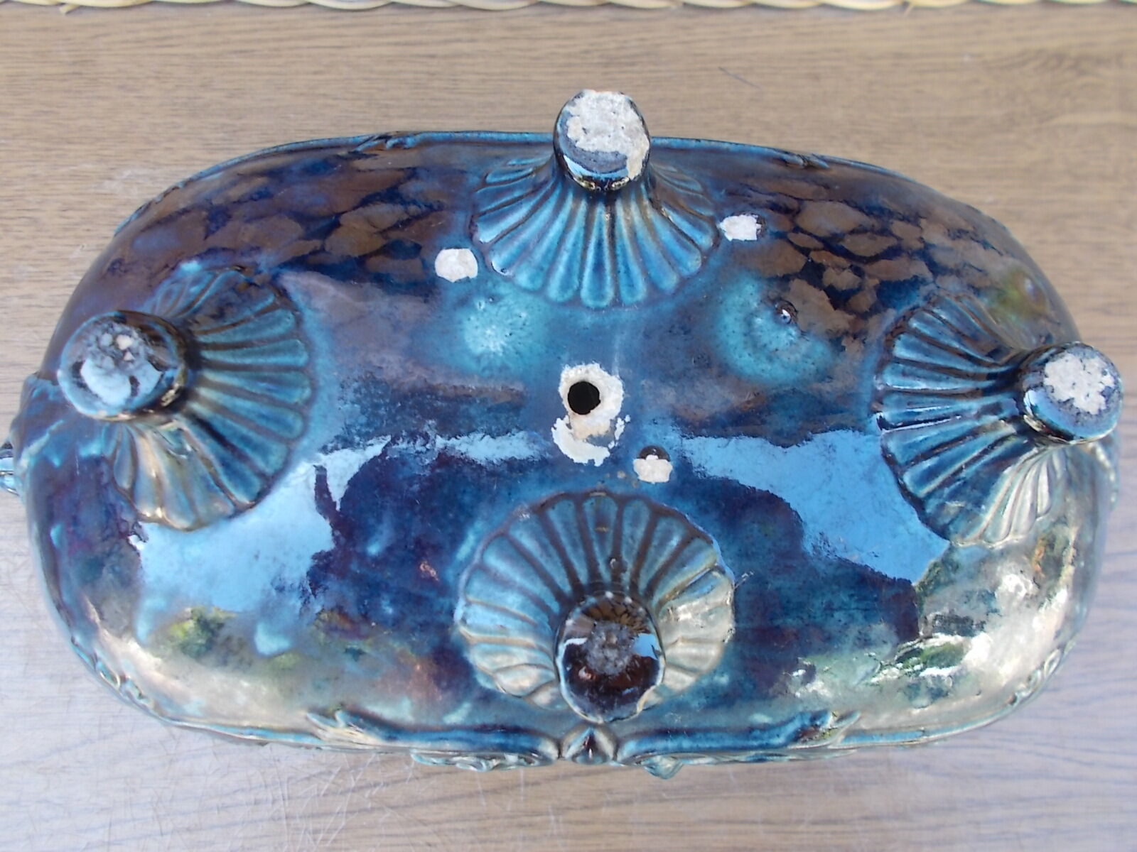 Gardener in blue earthenware