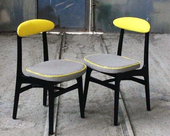 Chaise vintage "pied de poule"
