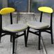 Chaise vintage "pied de poule"