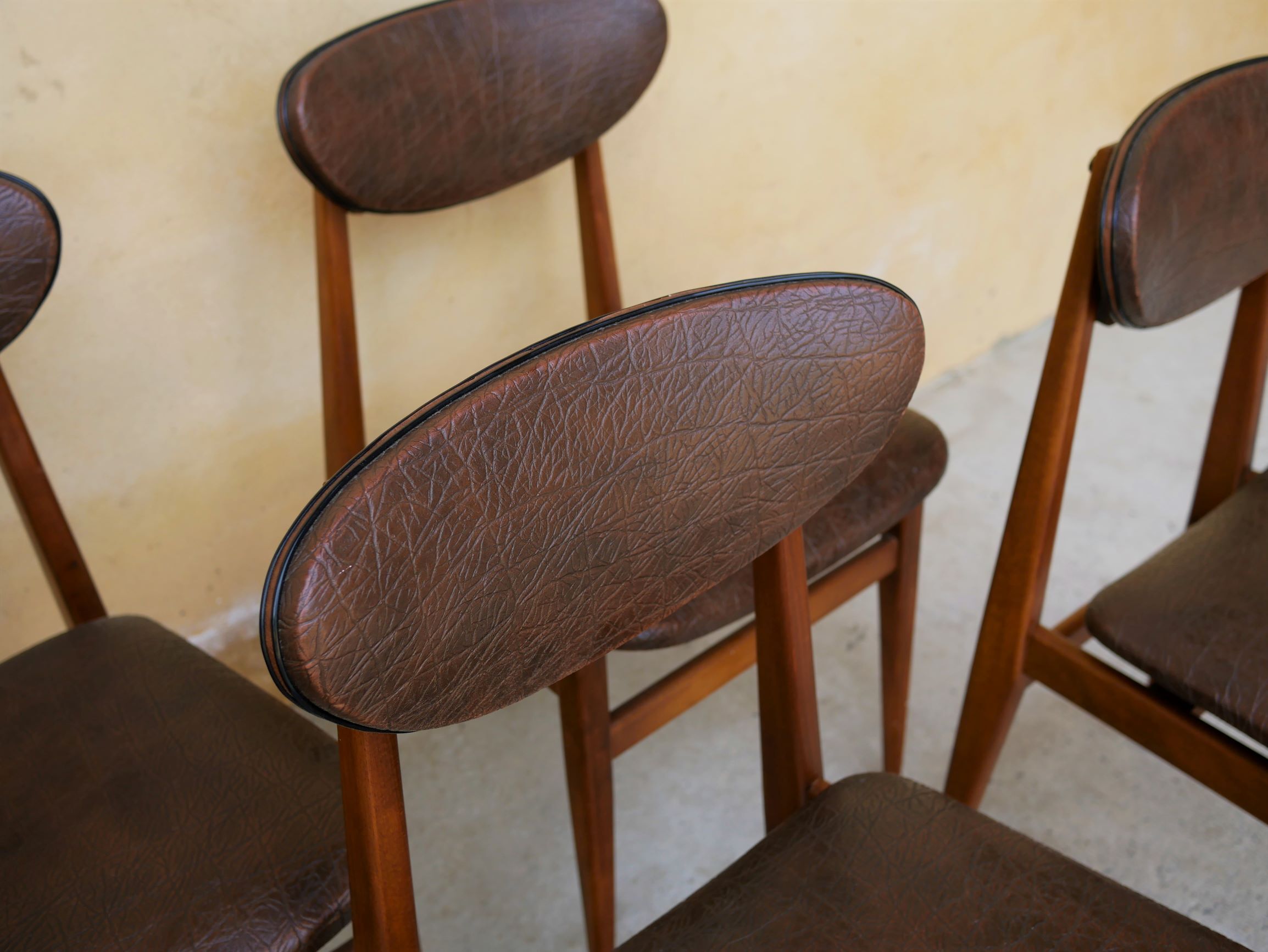 Set of 6 vintage wood and leatherette chairs