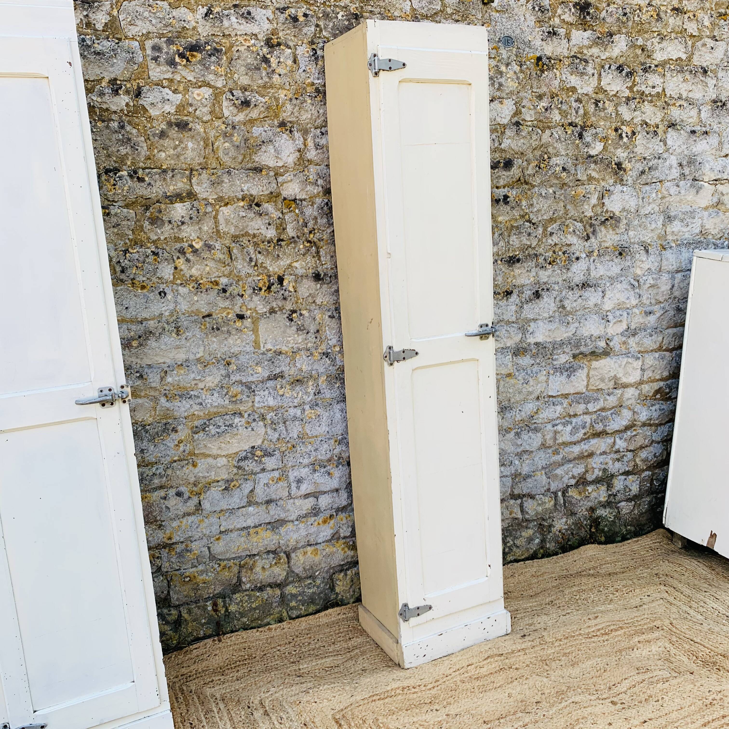 White cabinet - 1 door