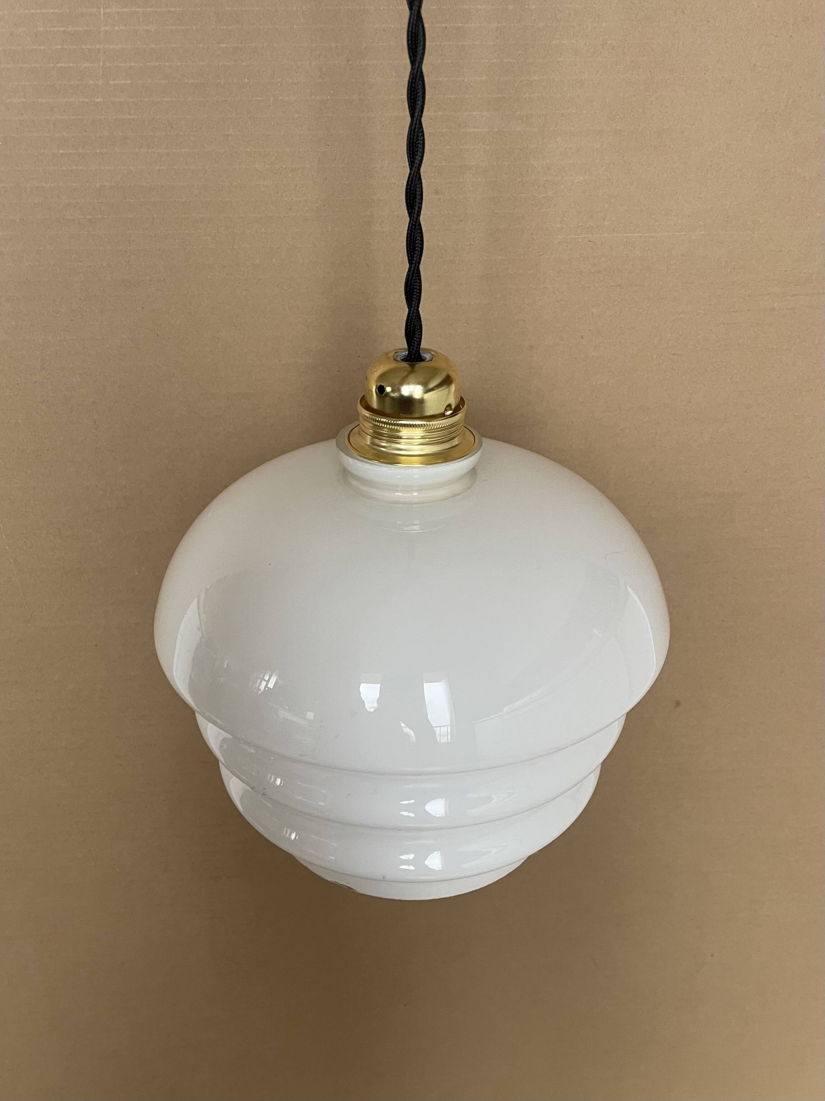 Old opaline suspension