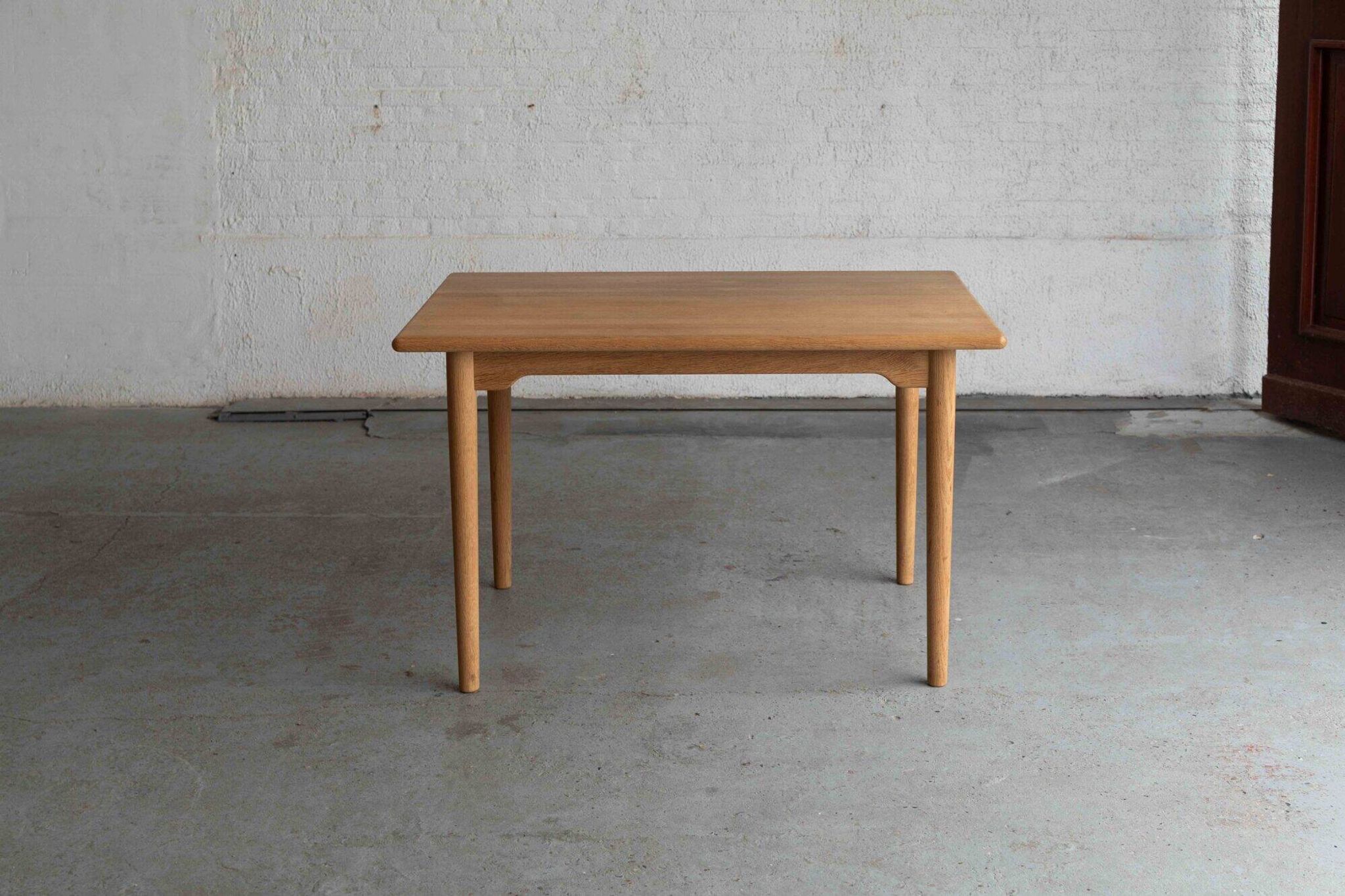 Dining table by Brødrene Andersen Mobelsnedkeri