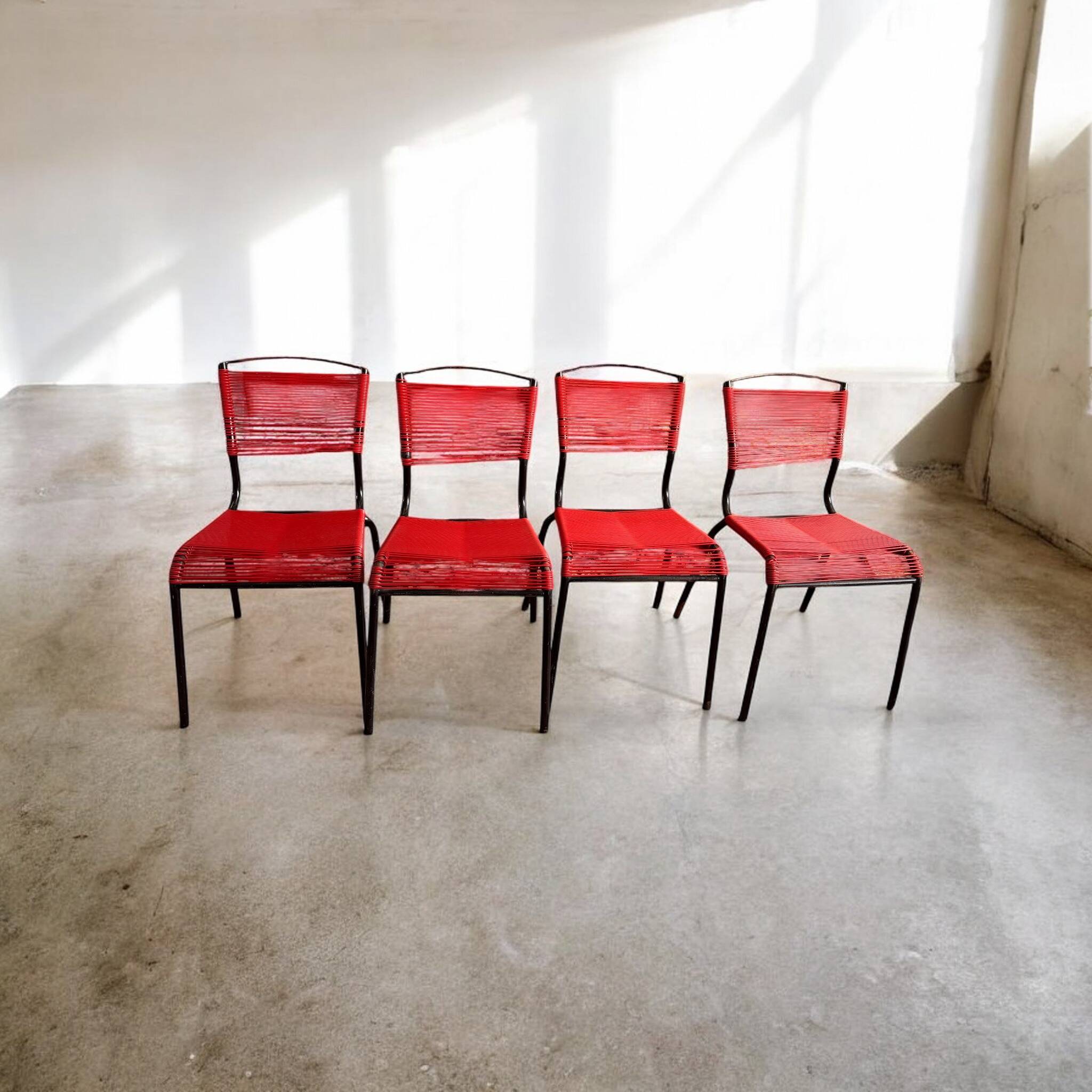 Set de 4 chaises Spaghetti rouges – Design italien 70s – style Belotti