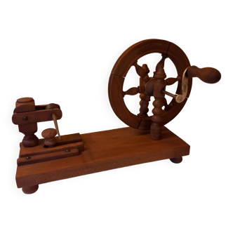 Old table spinning wheel