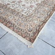 Tapis Oushak beige anatolien au sol sku 2781