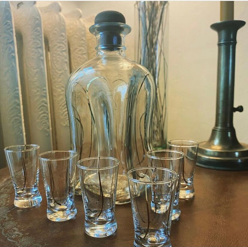 Liquor service / Whiskey / Cognac