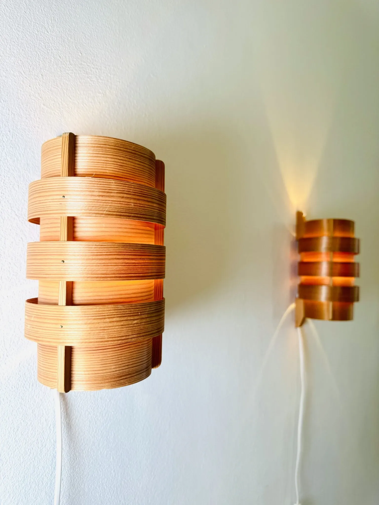 Wall sconces in pine veneer by Hans-Agne Jakobsson for Ab Ellysett, Sweden, 1960s.