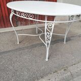 Oval garden table