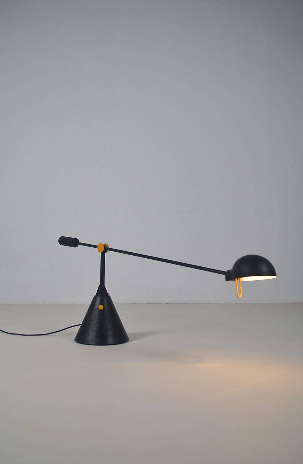 Lampe de bureau italienne réalisée par Luci, années 1980