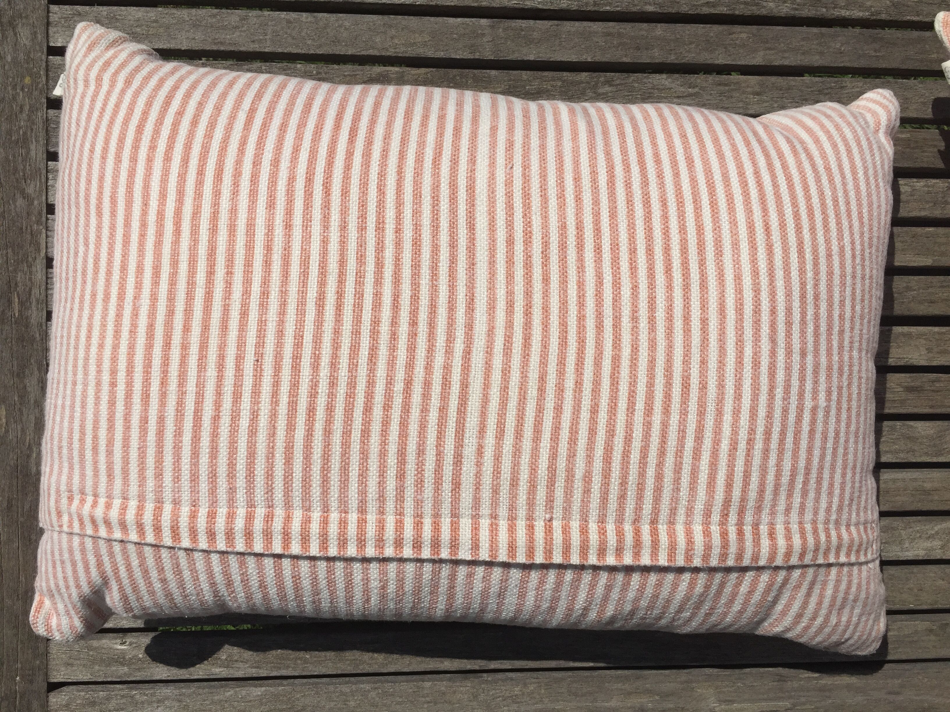 2 cushions stripes pink