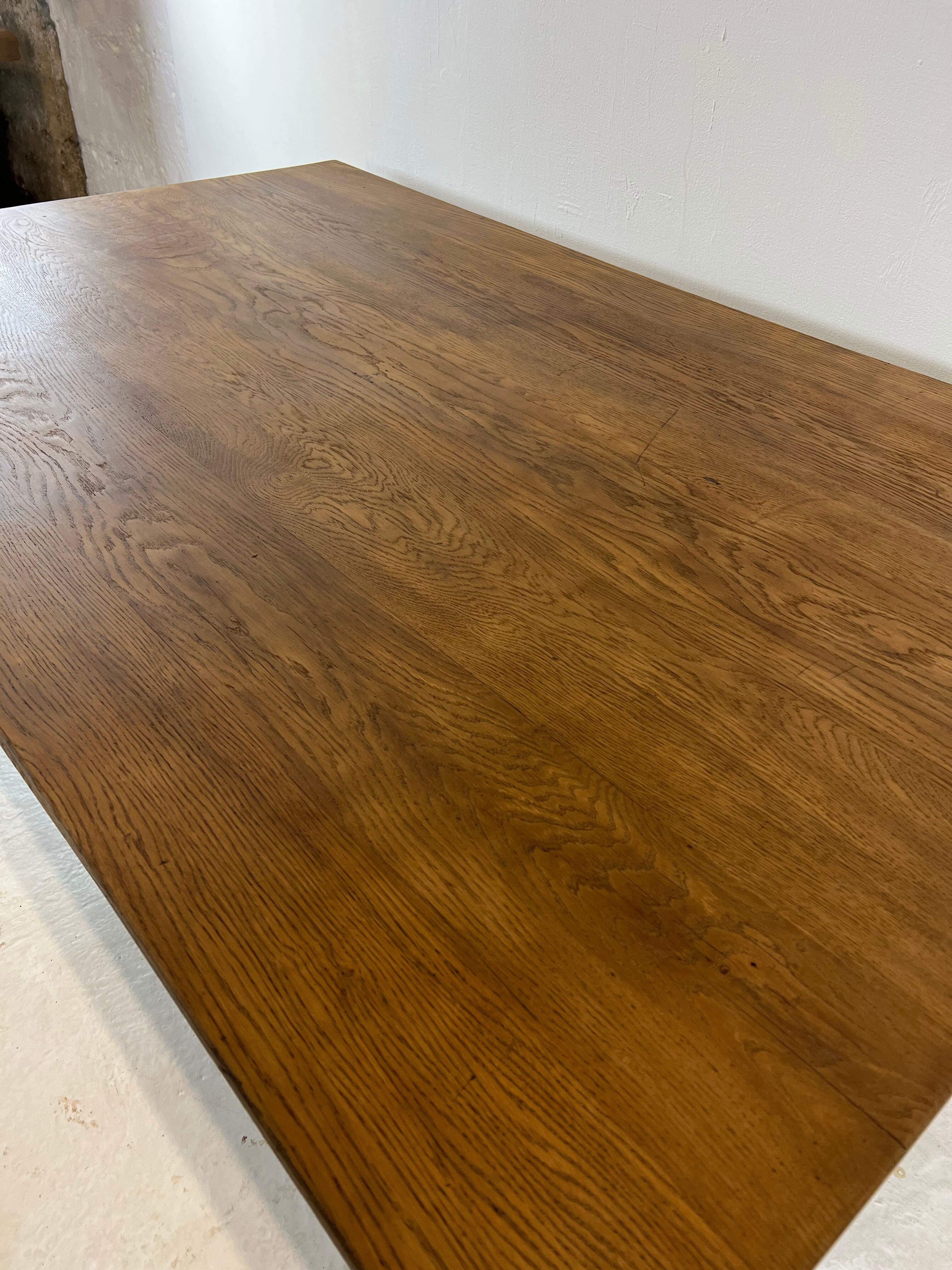 Two-sided oak work table, with 4 drawers