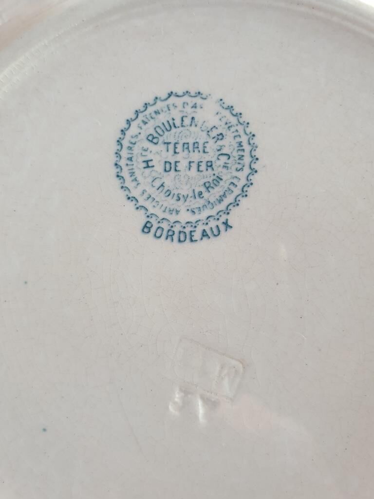Set 4 flat plates Choisy le Roi XIXth Terre de Fer Boulenger model Bordeaux