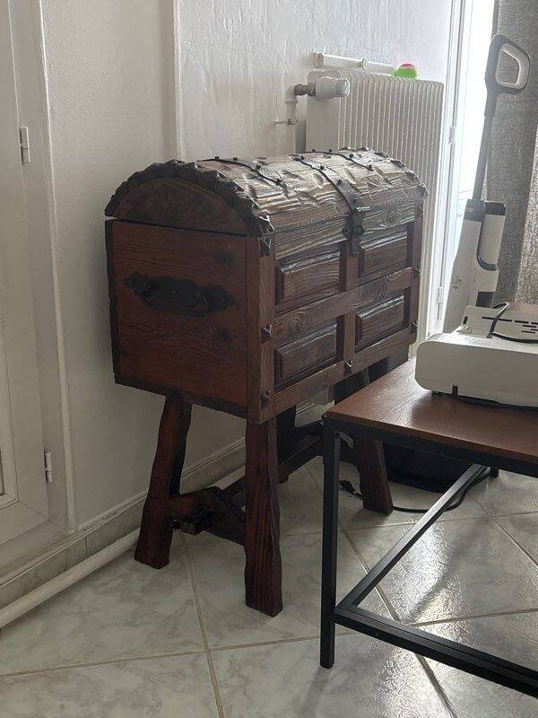 Solid wood chest