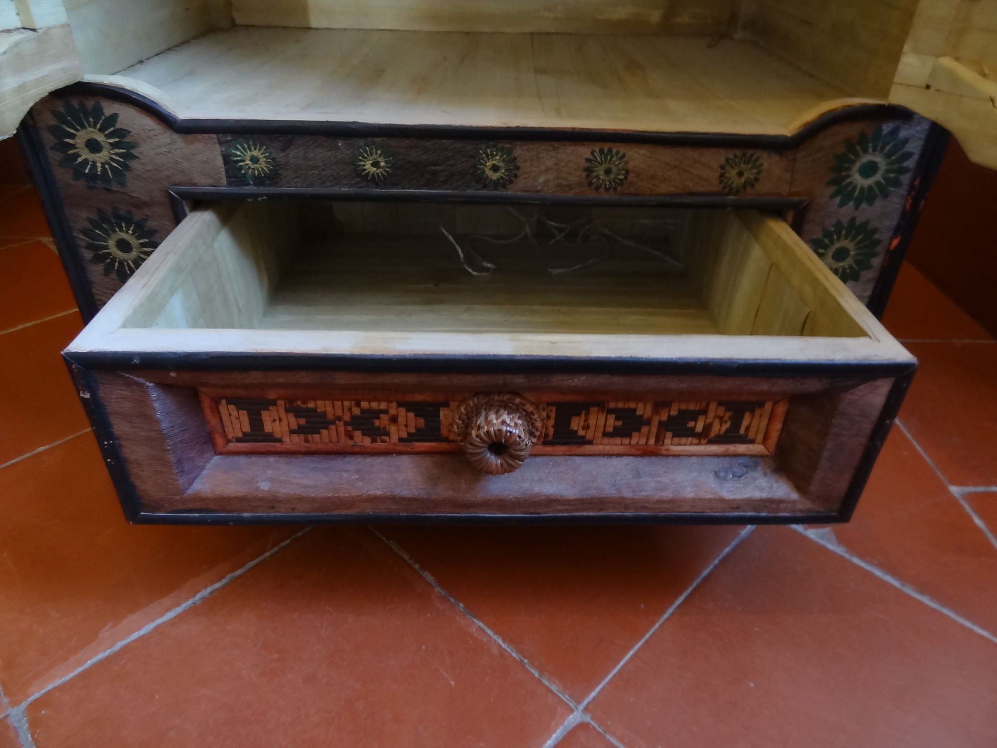 Bali furniture (sideboard) in polychromed banana leaves 54 x 91 x 38 cm