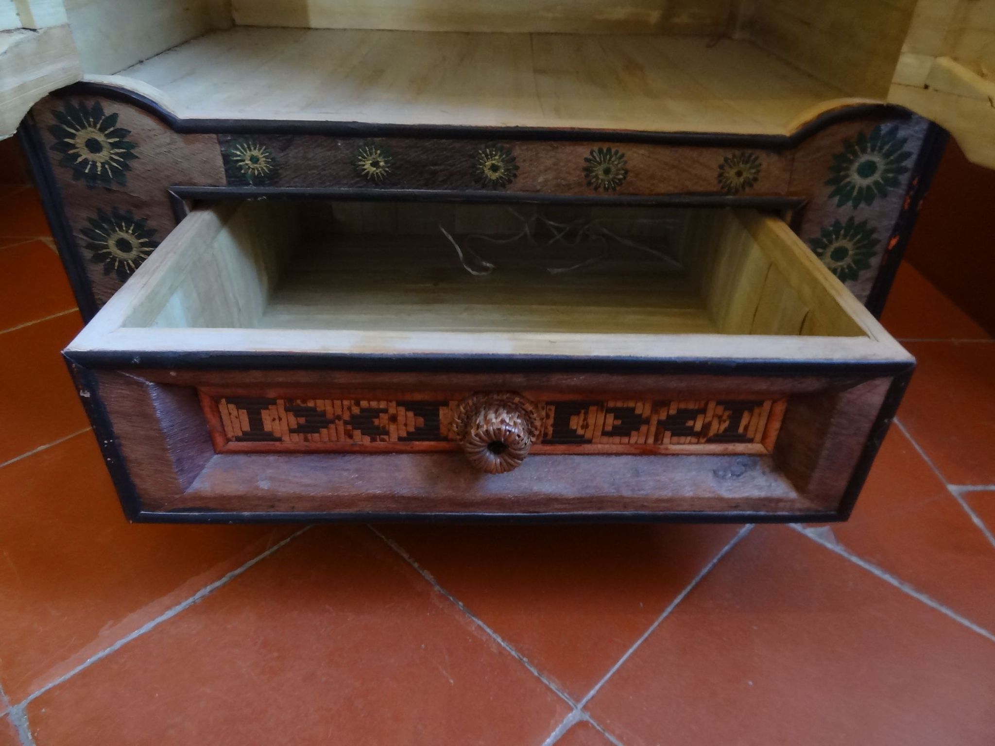 Bali furniture (sideboard) in polychromed banana leaves 54 x 91 x 38 cm