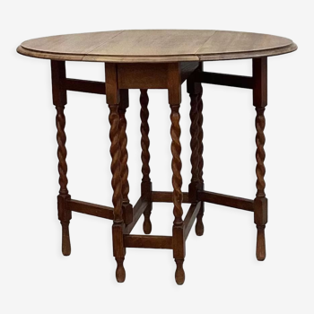 Table en bois de chêne dimension : hauteur -72cm- largeur -89cm- profondeur -31,5 à 89cm-