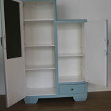 Asymmetrical wardrobe typical of the 50