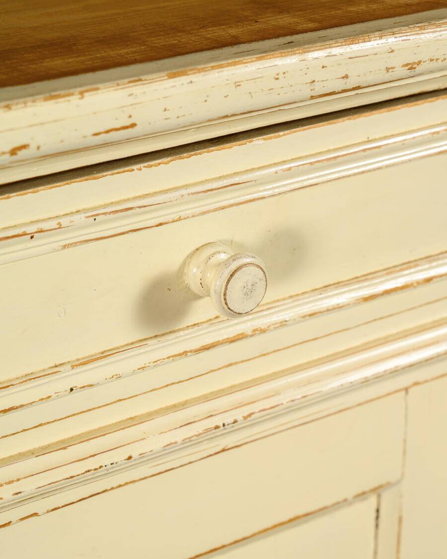 Country buffet with 2 doors
