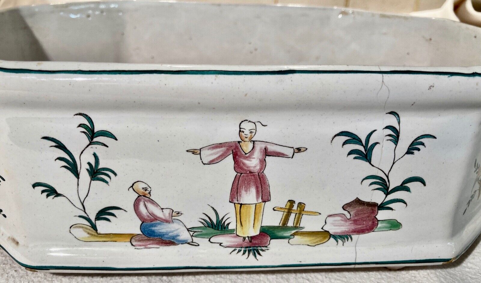 Midtable XVIIIth century decoration to the chinese faience de marseille signed vp for veuve perrin