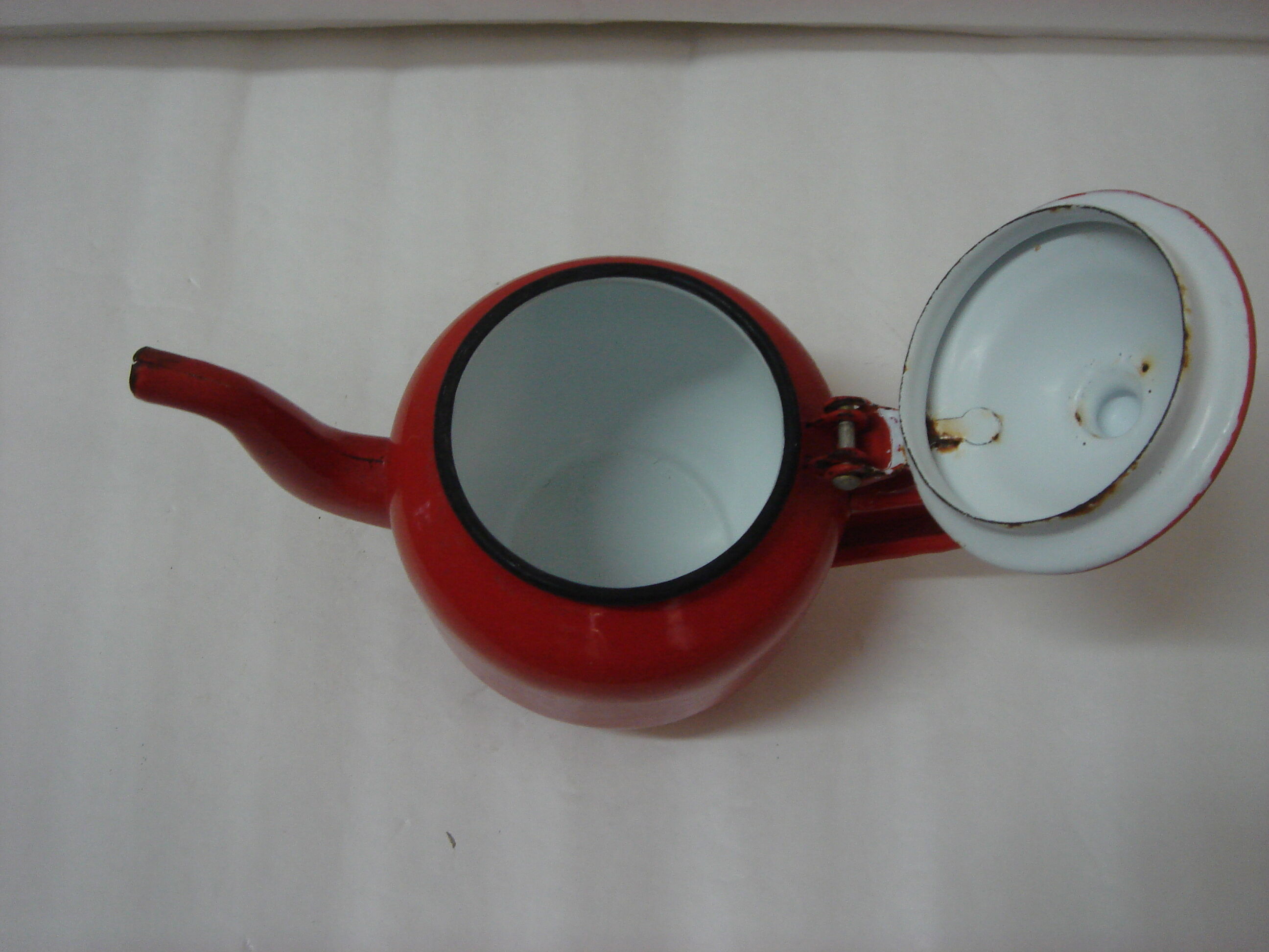 Individual teapot red enamelled steel of 1960