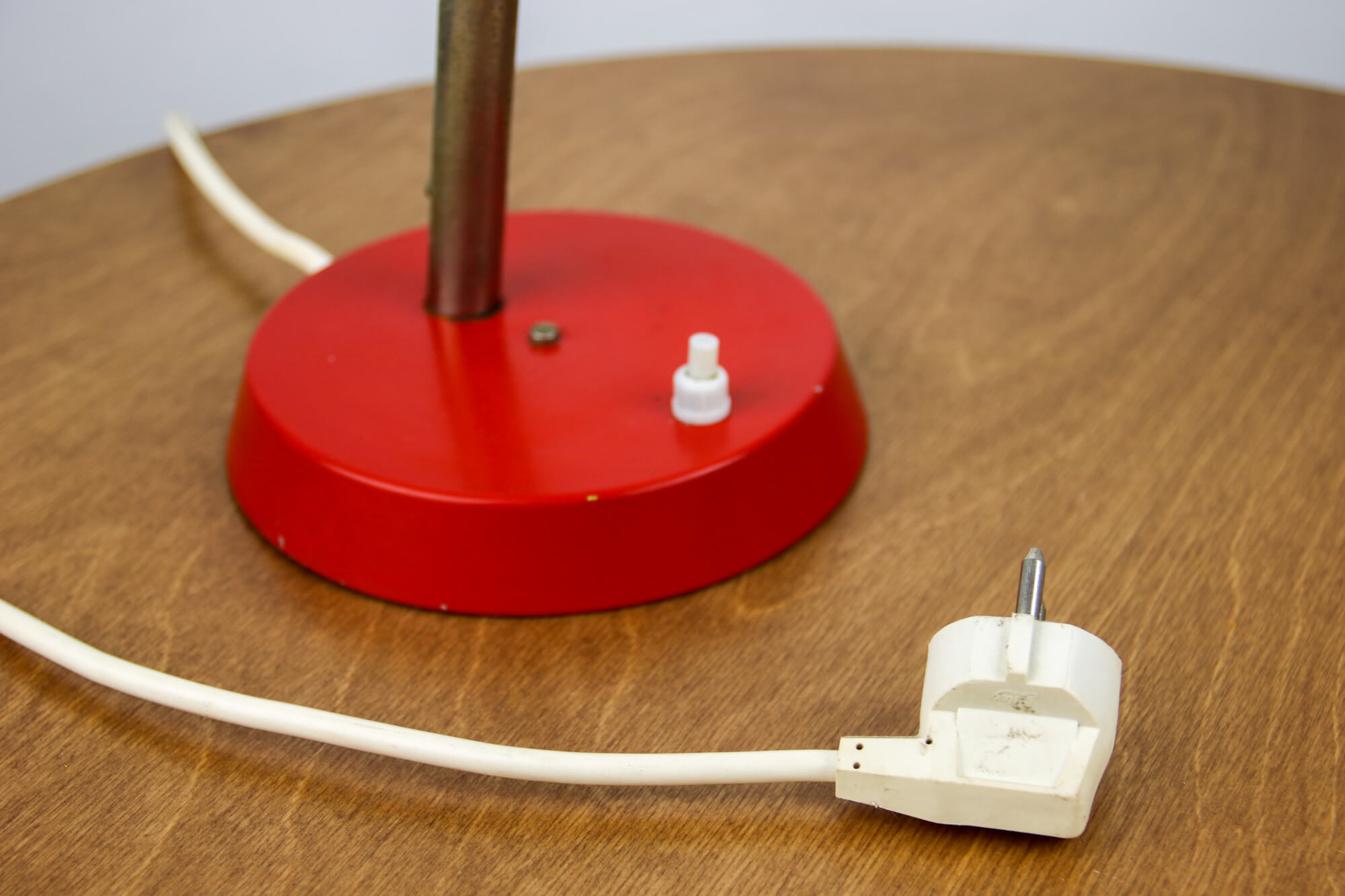 Adjustable desk lamps in painted green, red and yellow metal and chrome-plated spiral arm from tep,