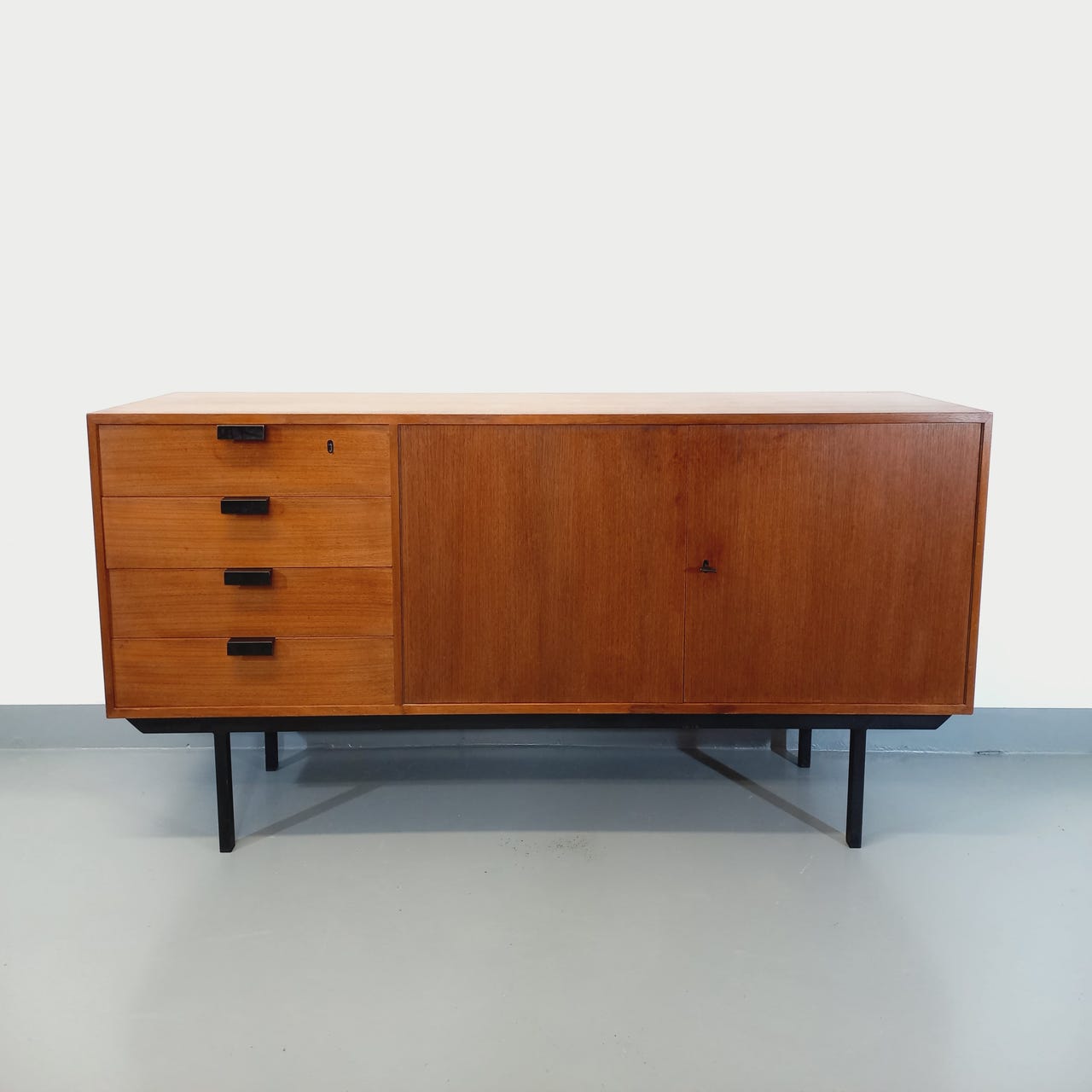 Vintage Scandinavian style modernist teak sideboard from the 50s 60s, Robin Day design for Hille
