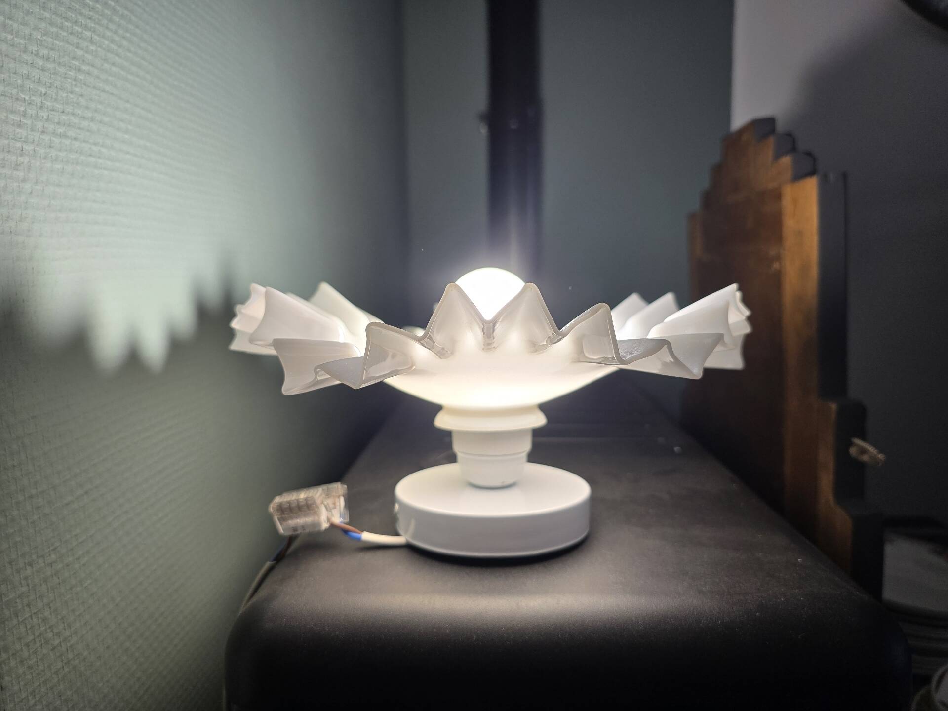 Vintage Flower / White Shell Wall Light – Very beautiful artistic model