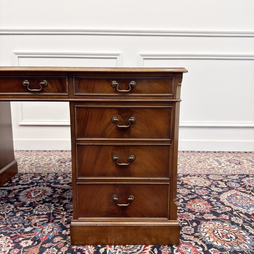 Classic English Heldense Desk