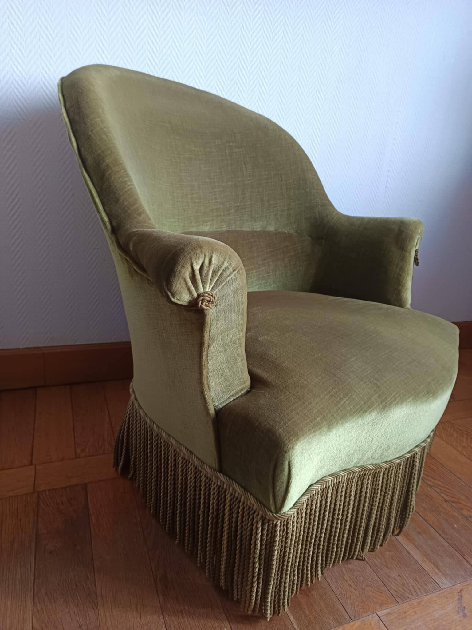 Fauteuil crapaud en velours vert art déco