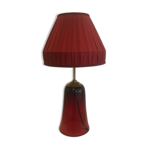 Lampe en verre teinté rouge avec