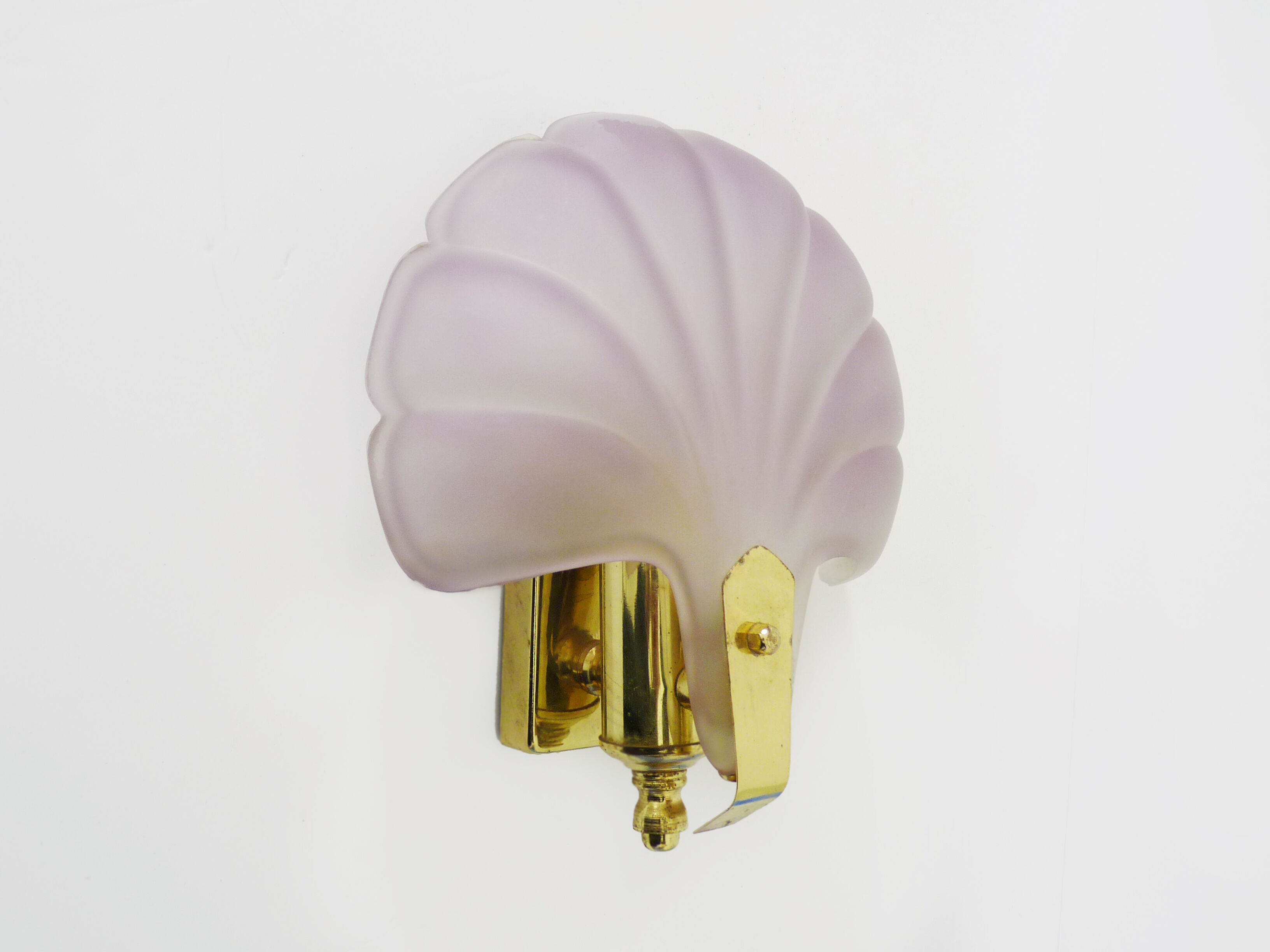 Wall wall lamp shell in pink scribbled glass, gilded metal and brass. Year 70