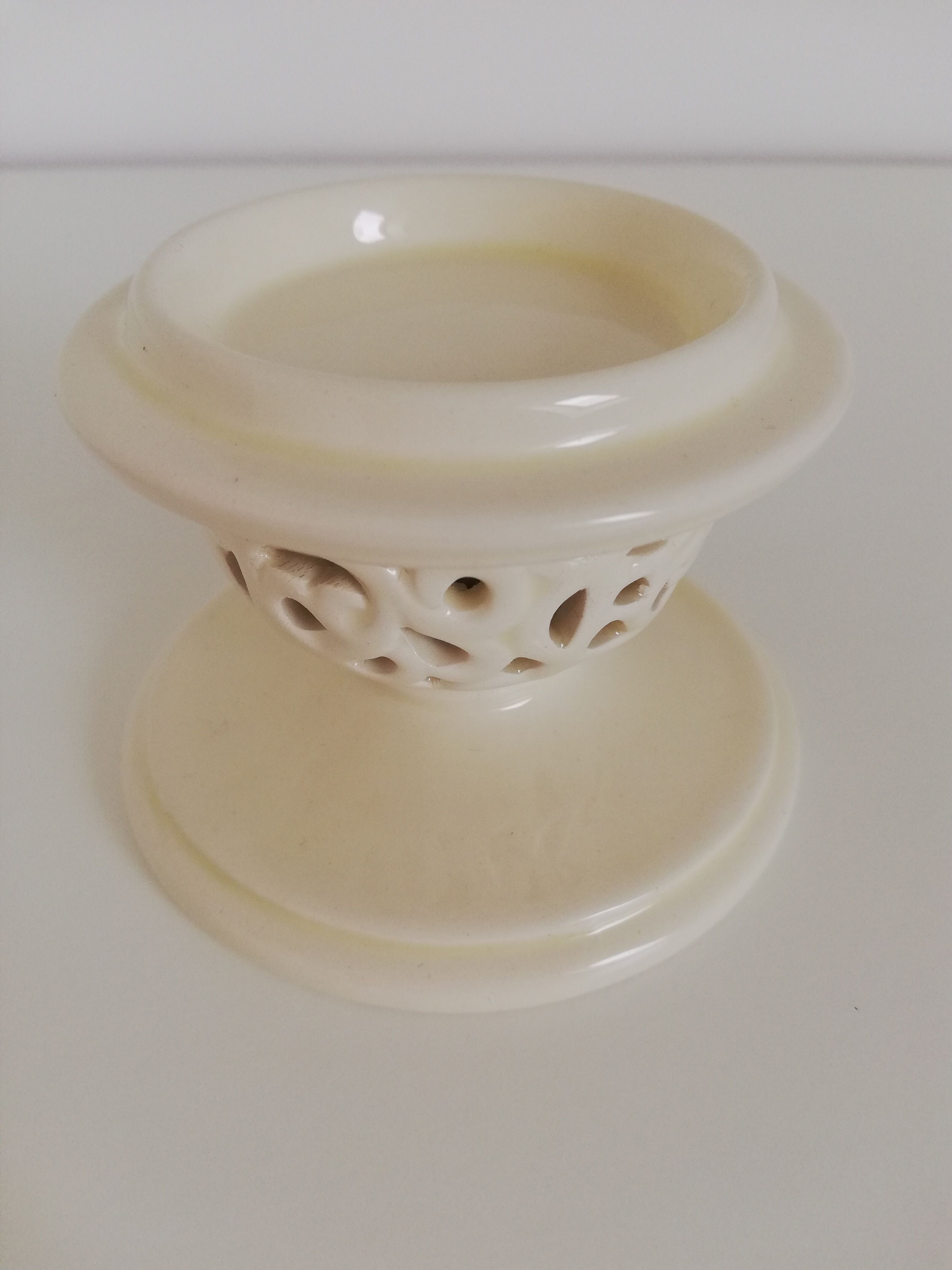 Ceramic candle holder