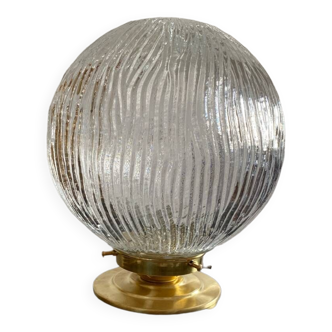 Table lamp with vintage globe