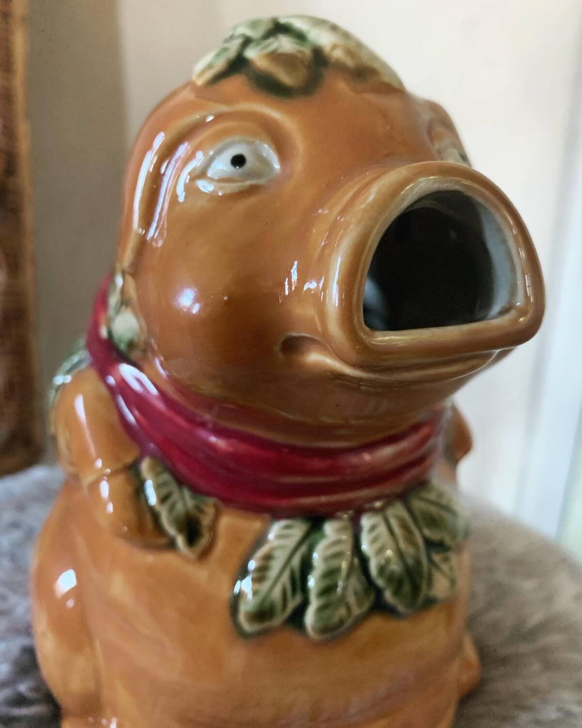Pig pitcher
