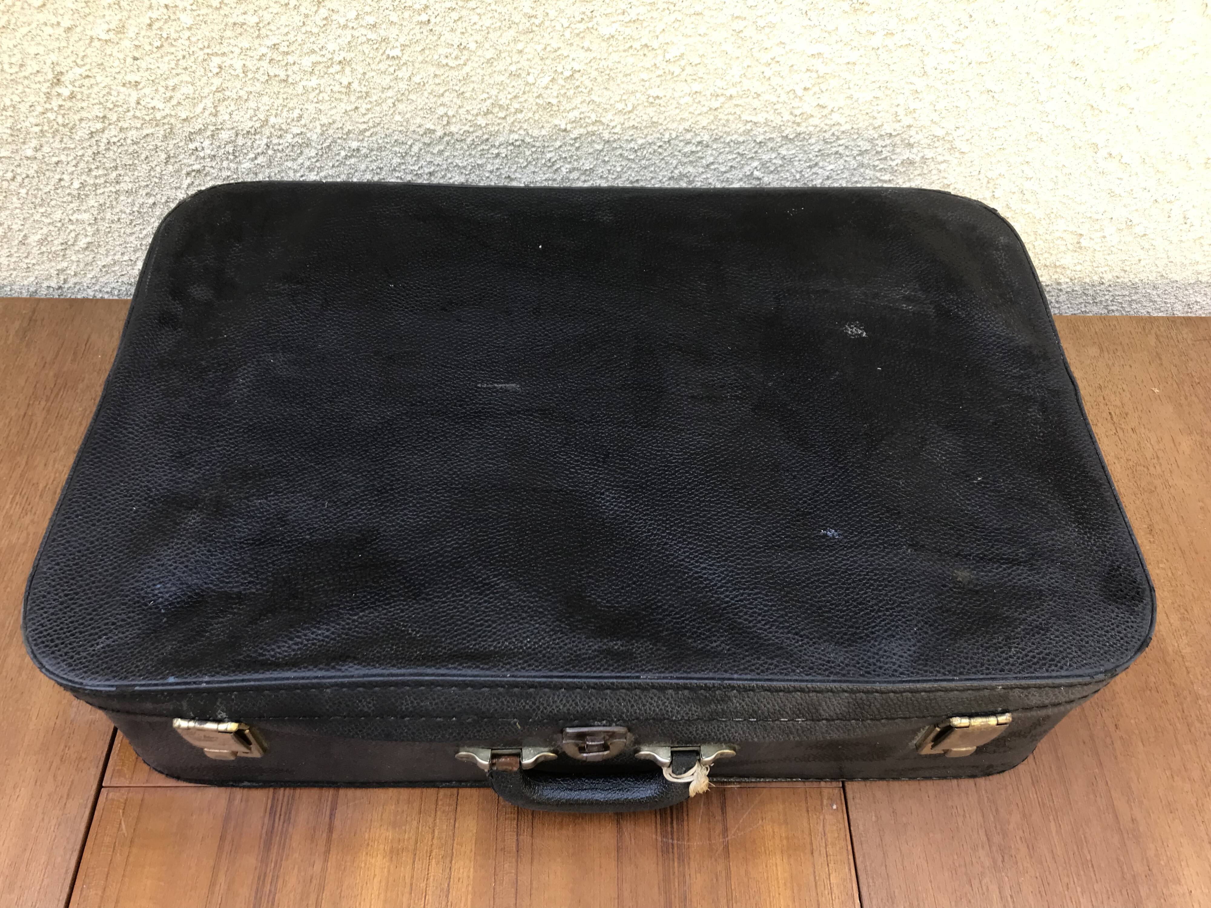 Former skai black travel suitcase