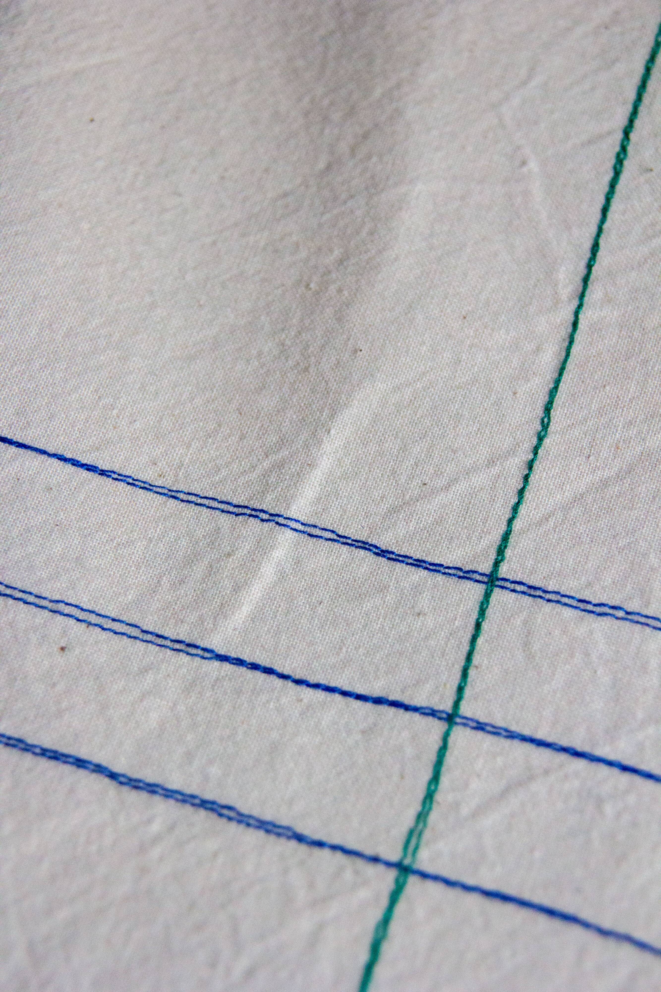 Nappe, écru, surpiqûres bleue/verte