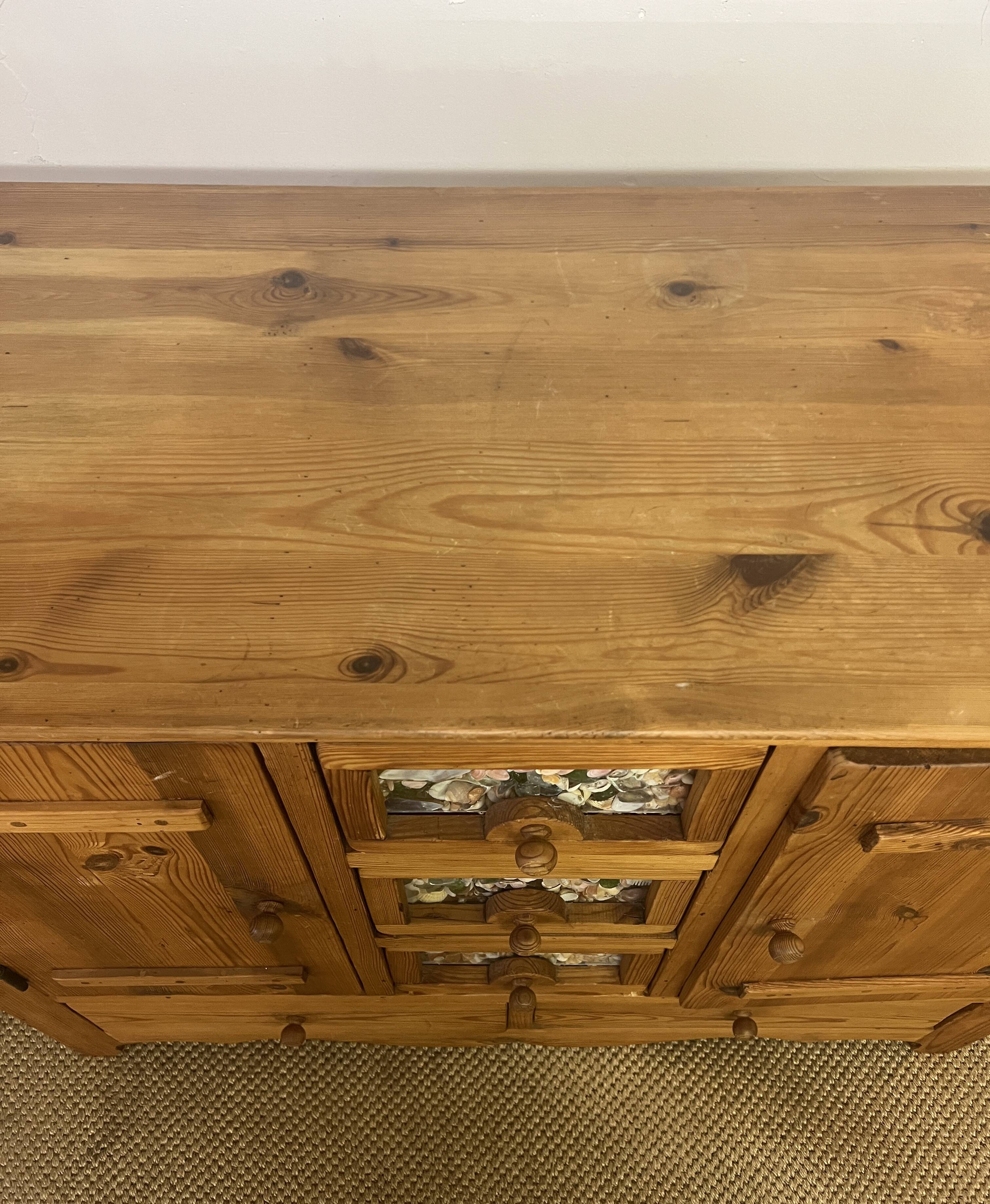 Commode en pin massif vintage
