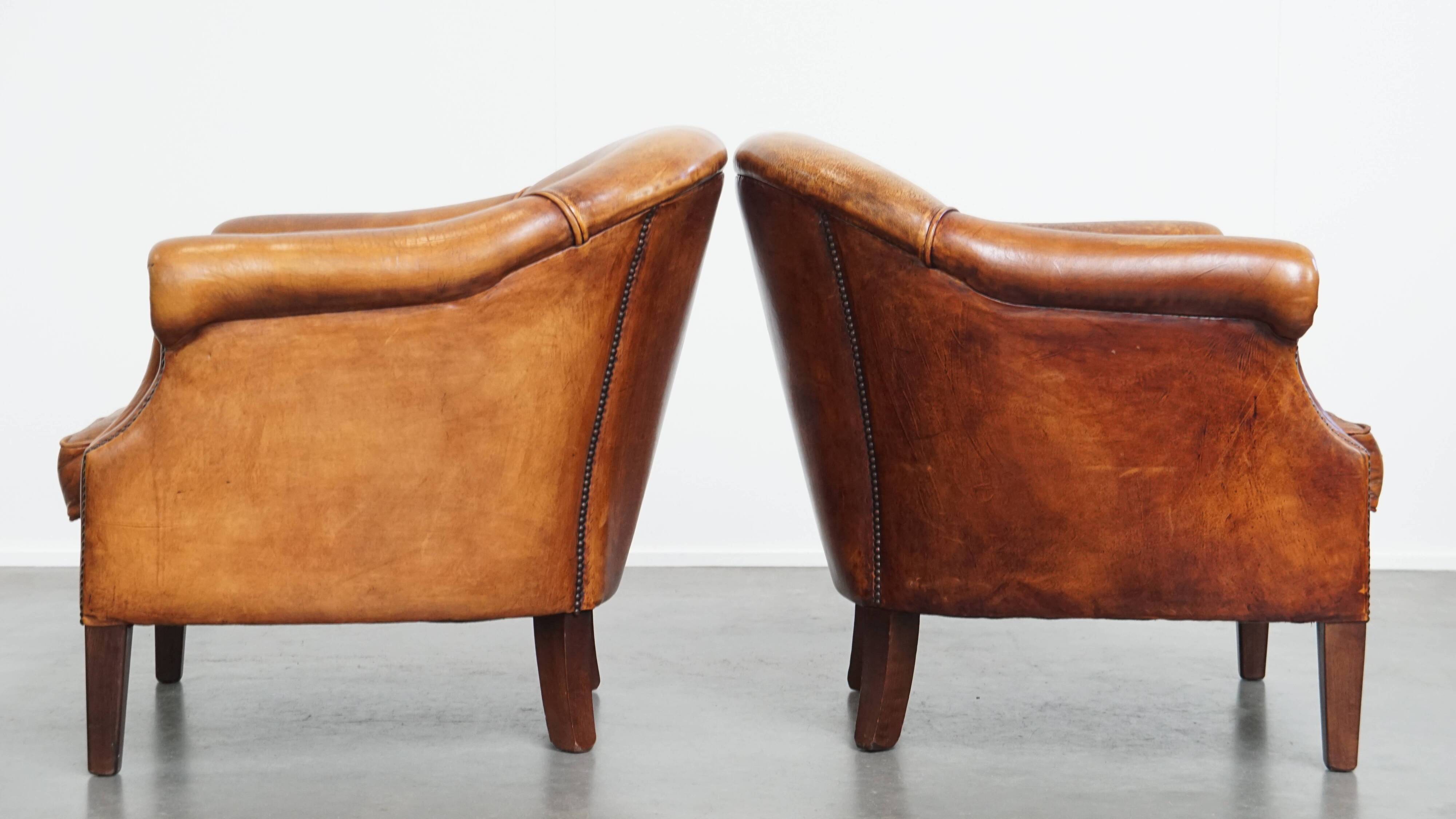 Set of 2 club chairs made of sheepskin leather