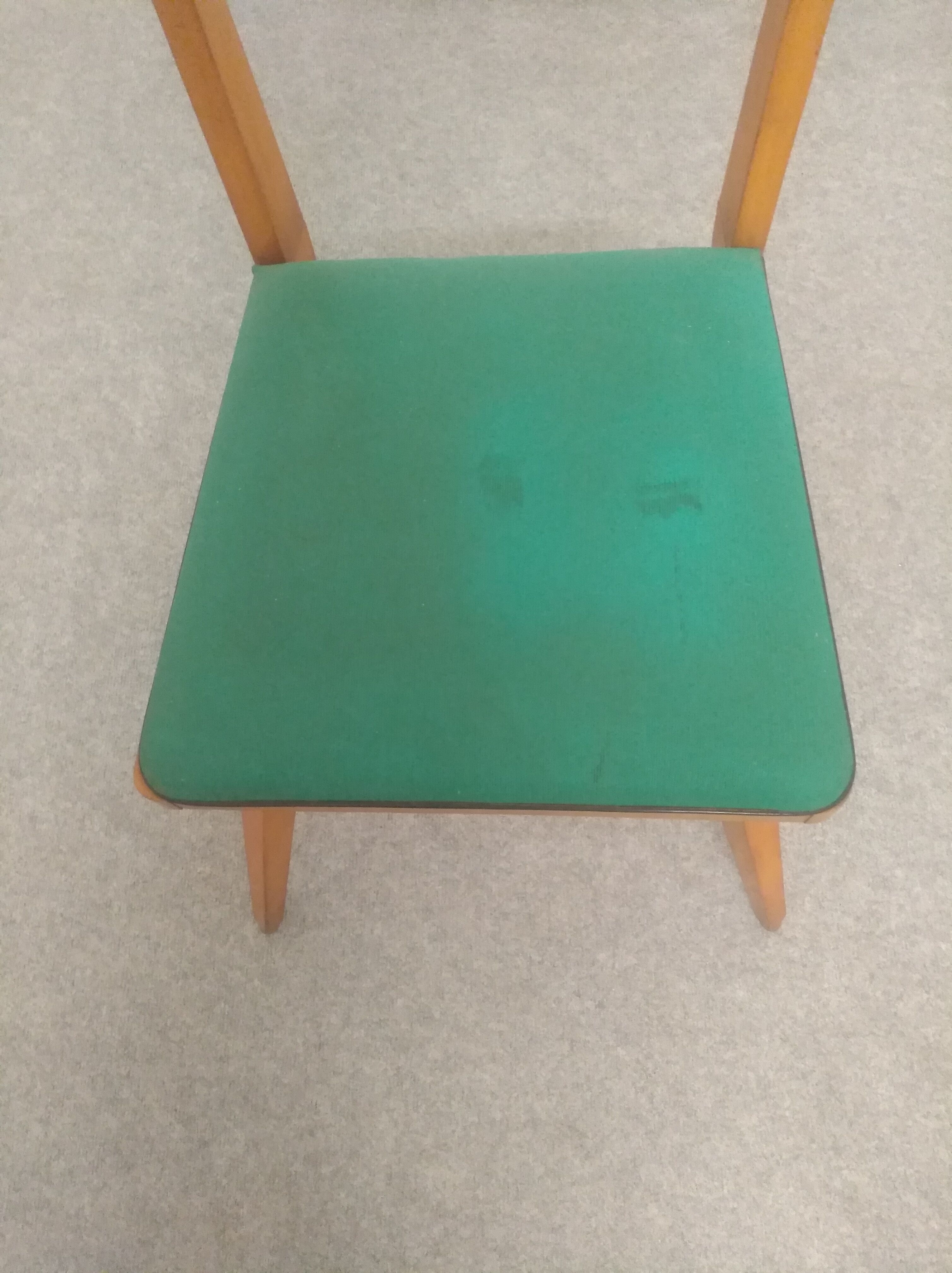 Suite de 4 chaises des années 50